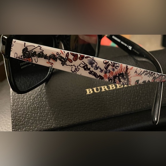 Burberry Sunglasses in White & Black - Picture 2 of 5